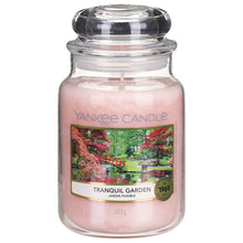 Carica l&#39;immagine nel visualizzatore di Gallery, Arredamento casa - cose di casa - casa negozio - oggettistica casa - oggetti per la casa - casa nuova - accessori per la casa - negozio casa - negozi per la casa - yankee candle - arredamento casa online - yankee candle offerte - yankee candle prezzi - candele profumate - candele yankee candle - essenza yankee - yankee candle olbia - candele olbia - cereria olbia - Olbia - negozio di yankee candle - giara grande - tranquil garden