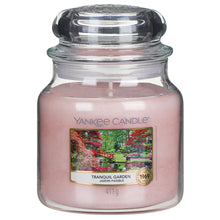 Carica l&#39;immagine nel visualizzatore di Gallery, Arredamento casa - cose di casa - casa negozio - oggettistica casa - oggetti per la casa - casa nuova - accessori per la casa - negozio casa - negozi per la casa - yankee candle - arredamento casa online - yankee candle offerte - yankee candle prezzi - candele profumate - candele yankee candle - essenza yankee - yankee candle olbia - candele olbia - cereria olbia - Olbia - negozio di yankee candle - giara media - tranquil garden 